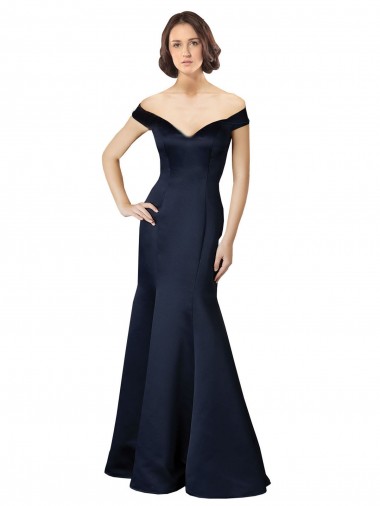 Compre Azul marina oscuro Sirena Hombros Descubiertos Cuello en V Satén Largo Vestidos de dama de honor / Vestidos de fiesta