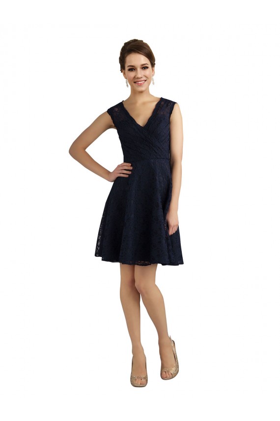Compre Azul marina oscuro línea A Cuello en V Encaje Corto Vestidos de dama de honor / Vestidos de cóctel