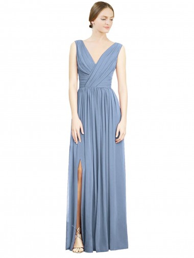 Compre Azul polvoriento línea A Cuello en V Gasa Largo Vestidos de dama de honor