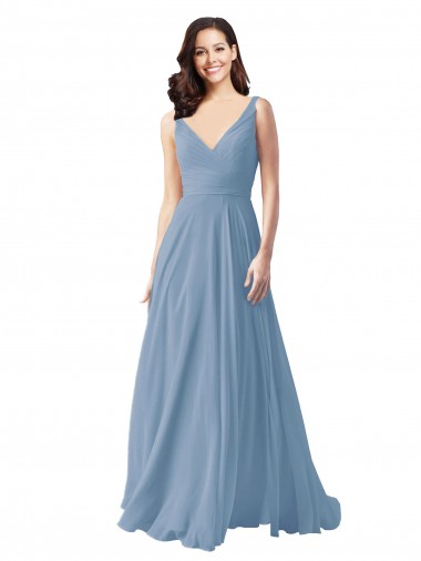 Compre Azul polvoriento línea A Cuello en V Gasa Largo Vestidos de dama de honor