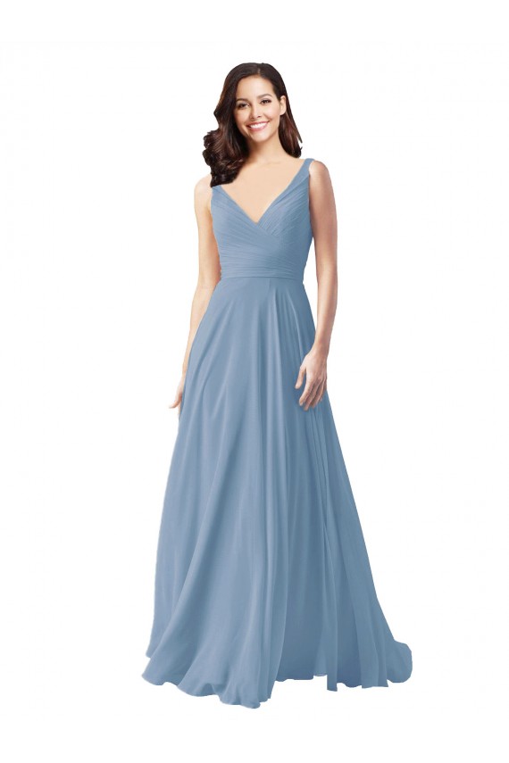 Compre Azul polvoriento línea A Cuello en V Gasa Largo Vestidos de dama de honor