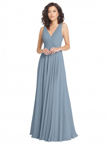 Compre Azul polvoriento línea A Cuello en V Gasa Largo Vestidos de dama de honor
