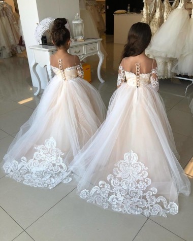 Compre Marfil Cuello de Corazón Cola capilla Tul Encaje Largo vestidos de niña de las flores