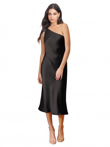 Compre Negro Cubierta Un Hombre Midi Satén elástico Corto Formales Vestidos de dama de honor / Vestidos de fiesta / Vestidos de cóctel