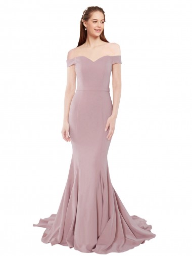 Compre Rosa empolvado Sirena Hombros Descubiertos Barrer tren Crepé Elástico Largo Formales Vestidos de dama de honor / Vestidos de fiesta