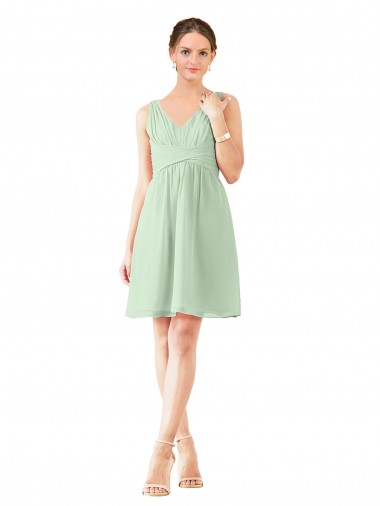 Compre Verde Salvia línea A Cuello en V Gasa Corto Vestidos de dama de honor / Vestidos de cóctel