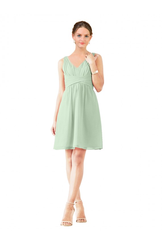 Compre Verde Salvia línea A Cuello en V Gasa Corto Vestidos de dama de honor / Vestidos de cóctel